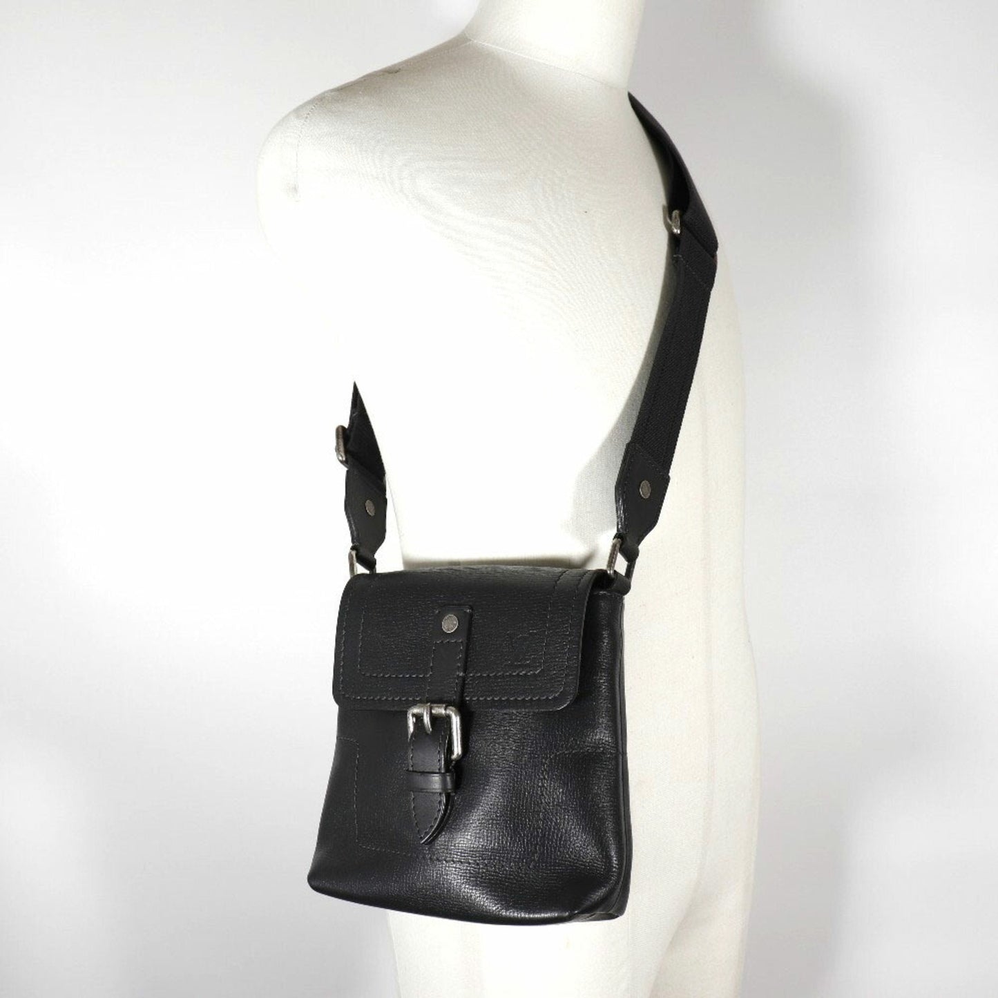 LOUIS VUITTON Yuma Shoulder Bag Utah M97024 Leather Basalt Black RI3059 Men's