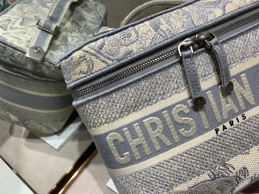 SMALL 25 VANITY CASE IN PASTEL GRAY MONOGRAM OBLIQUE JACQUARD Amelia