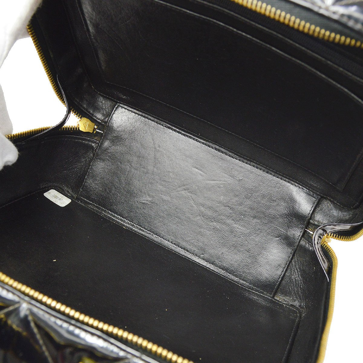 CHANEL 1994-1996 Black Patent Leather Quilted 2way Bag Medium AK38569i