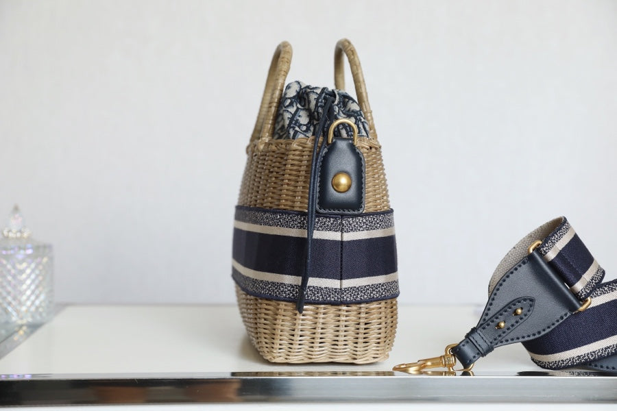 LARGE 28 BASKET BAG IN BLACK OBLIQUE JACQUARD AND BEIGE WICKER Amelia