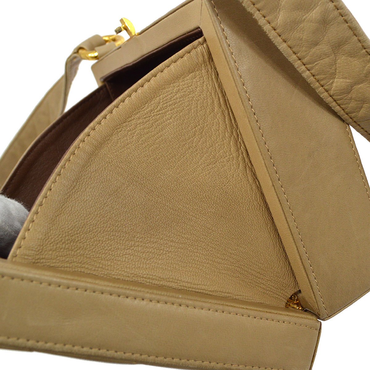 CHANEL 1997-1999 Chevron Box Bag Beige Lambskin 91386