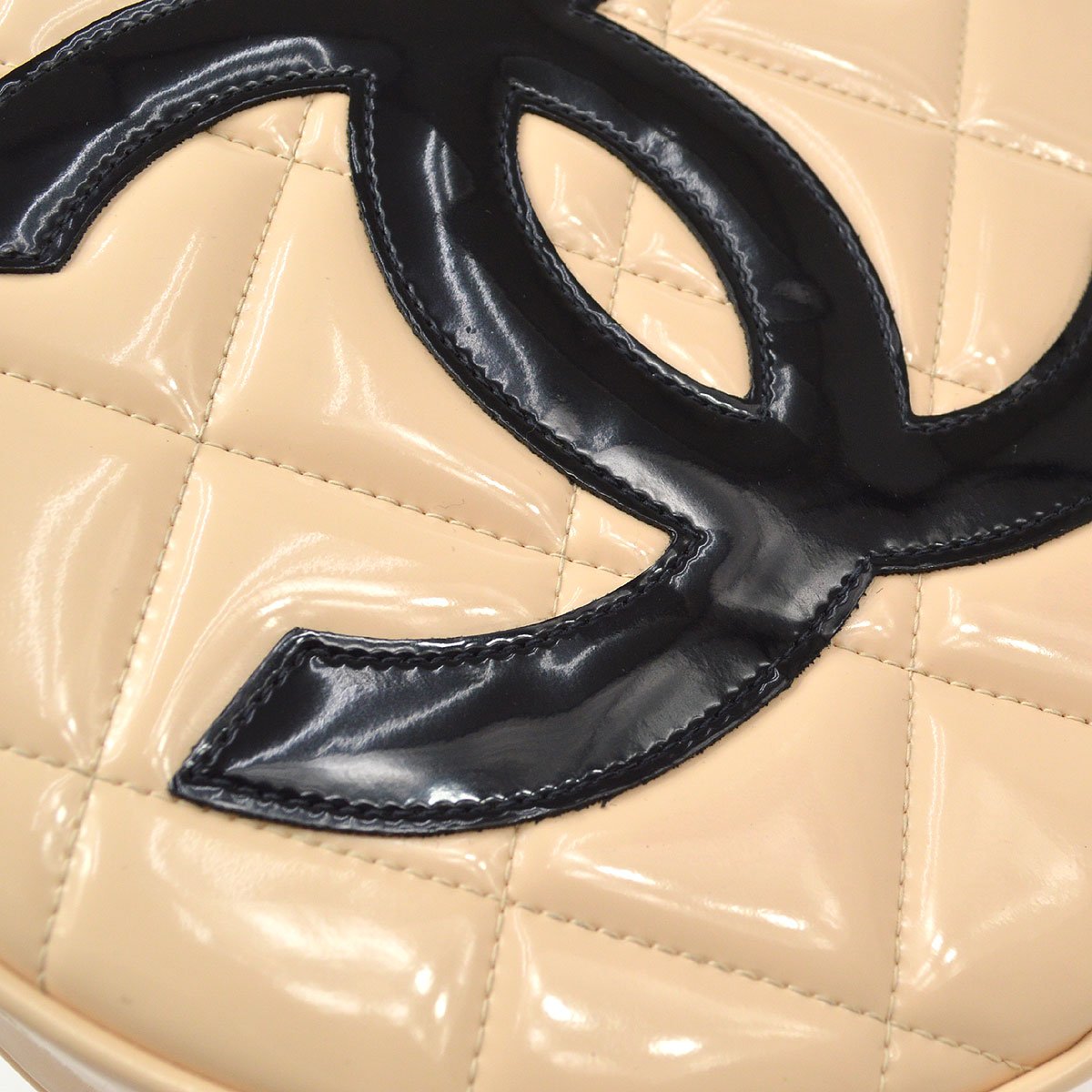 CHANEL 1995 Round Vanity Handbag 71306