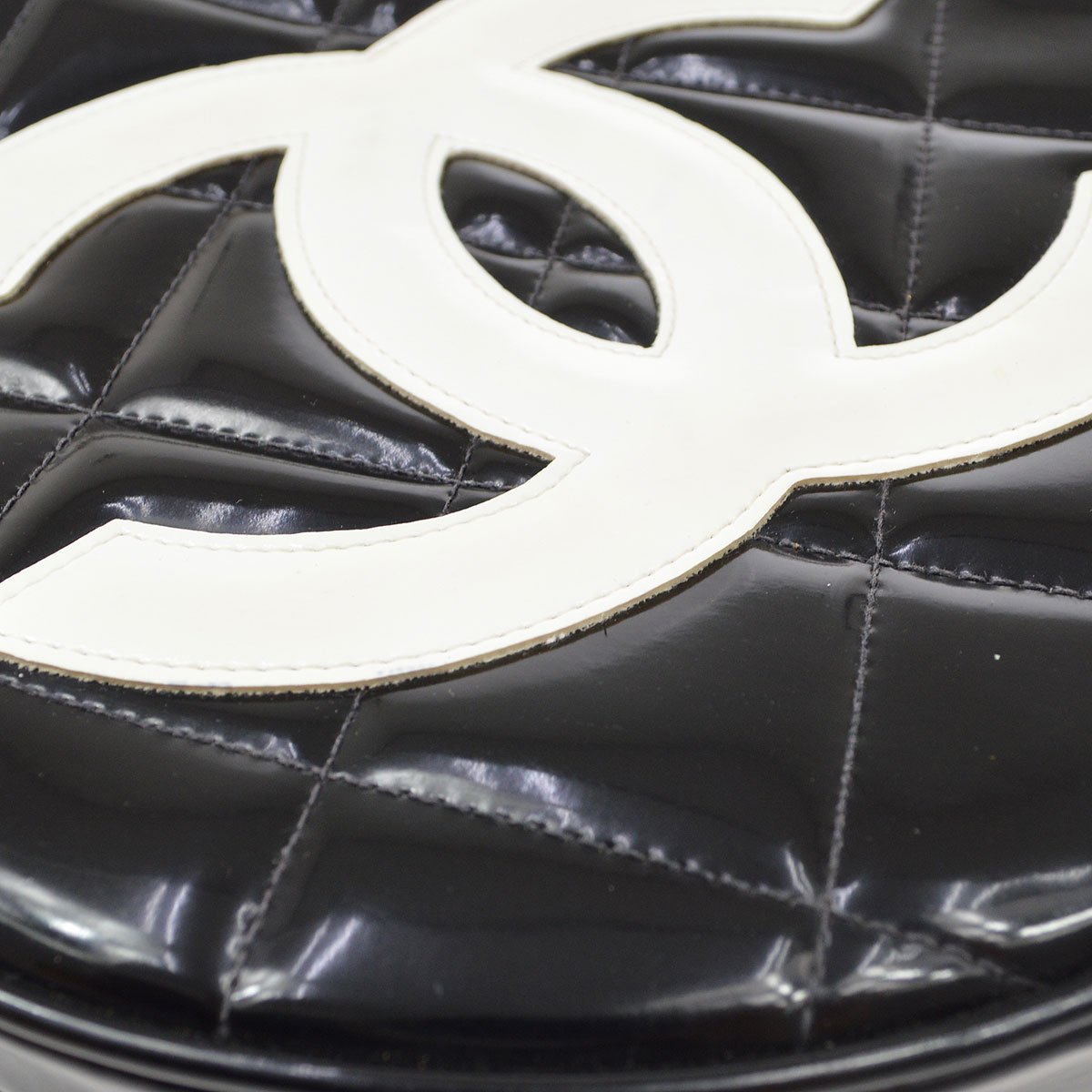 CHANEL 1995 Round Vanity Handbag 91966