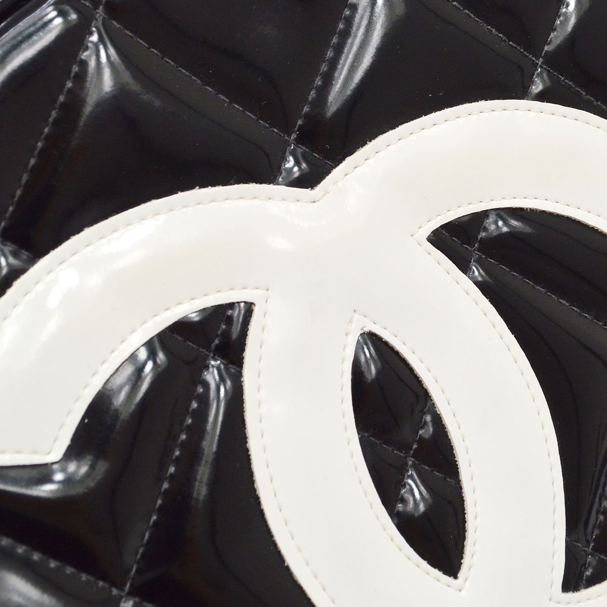 CHANEL 1995 Round Vanity Handbag 91966