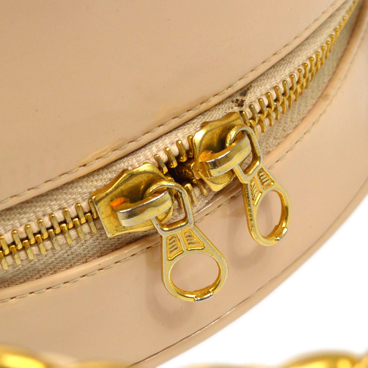 CHANEL 1994-1996 Round Vanity Handbag 92442