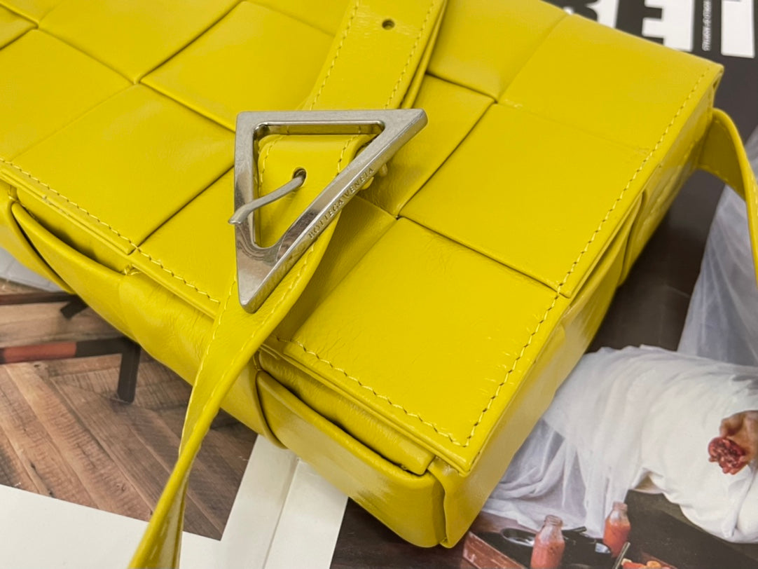 SMALL CASSETTE 23 IN CANARY YELLOW CALFSKIN Amelia
