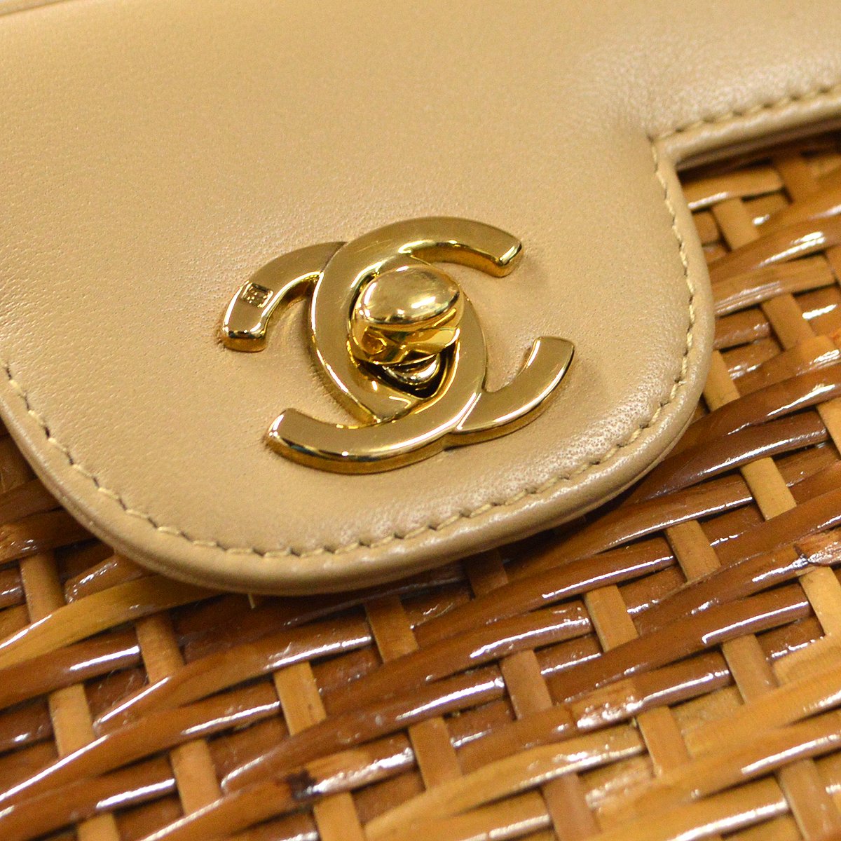 CHANEL 1997-1999 Basket Chain Shoulder Bag Beige Rattan