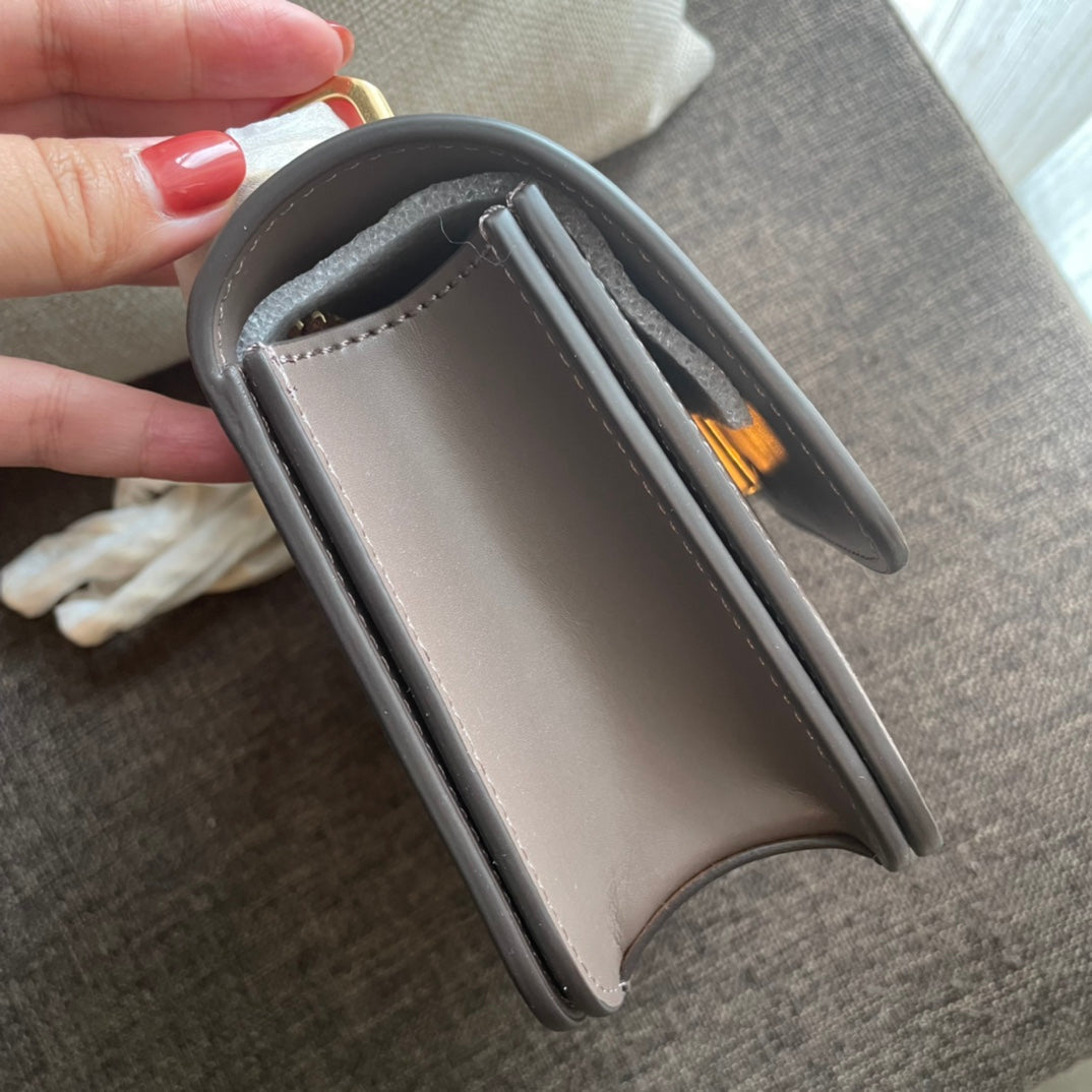 TRIOMPHE BOX 18 CALFSKIN GREY Amelia Amelia