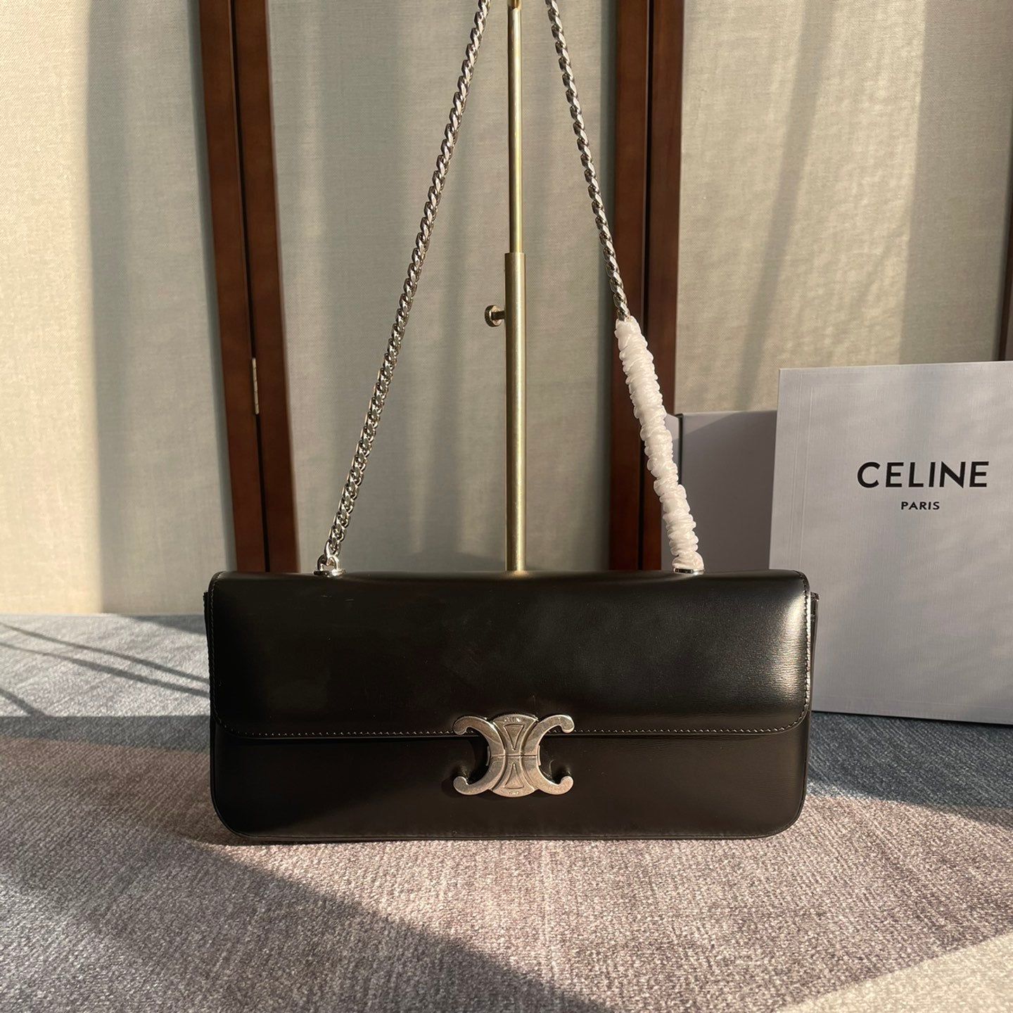 CHAIN SHOULDER BAG CLAUDE 33 IN BLACK CALFSKIN SILVER HARDWARE Amelia