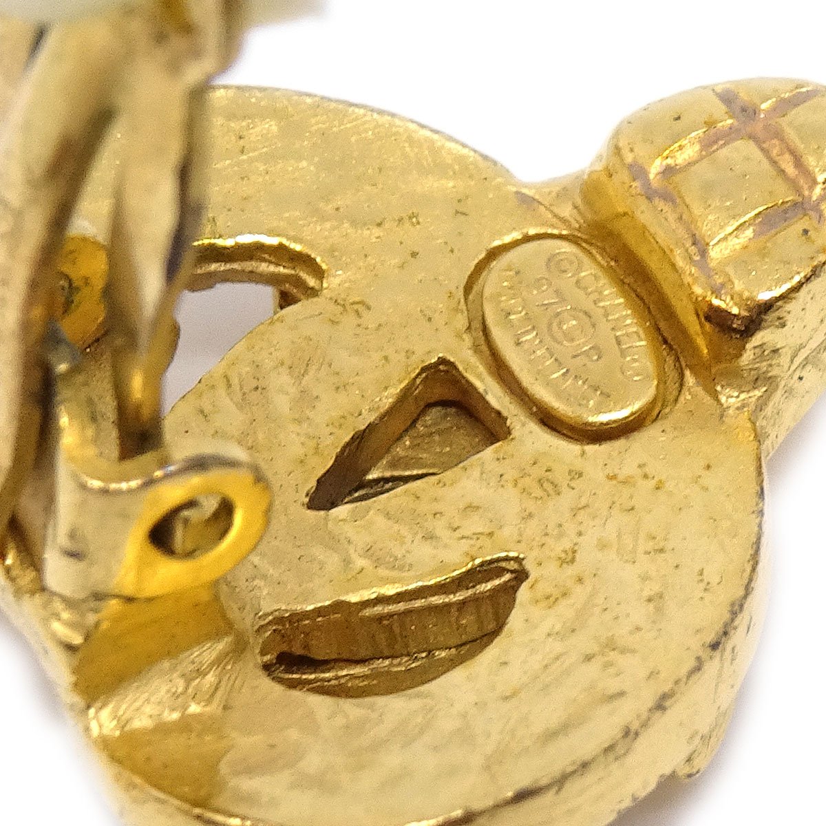 CHANEL 1997 Heart Earrings Gold Small 03520