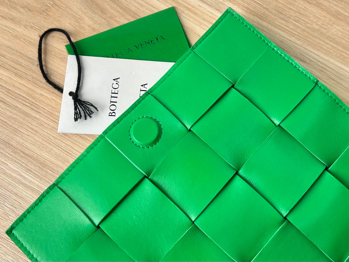 SMALL CASSETTE 23 IN GREEN FRINGED CALFSKIN Amelia Amelia