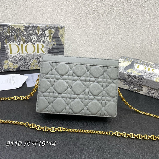 CARO POUCH 19 BAG IN GREY CALFSKIN Amelia