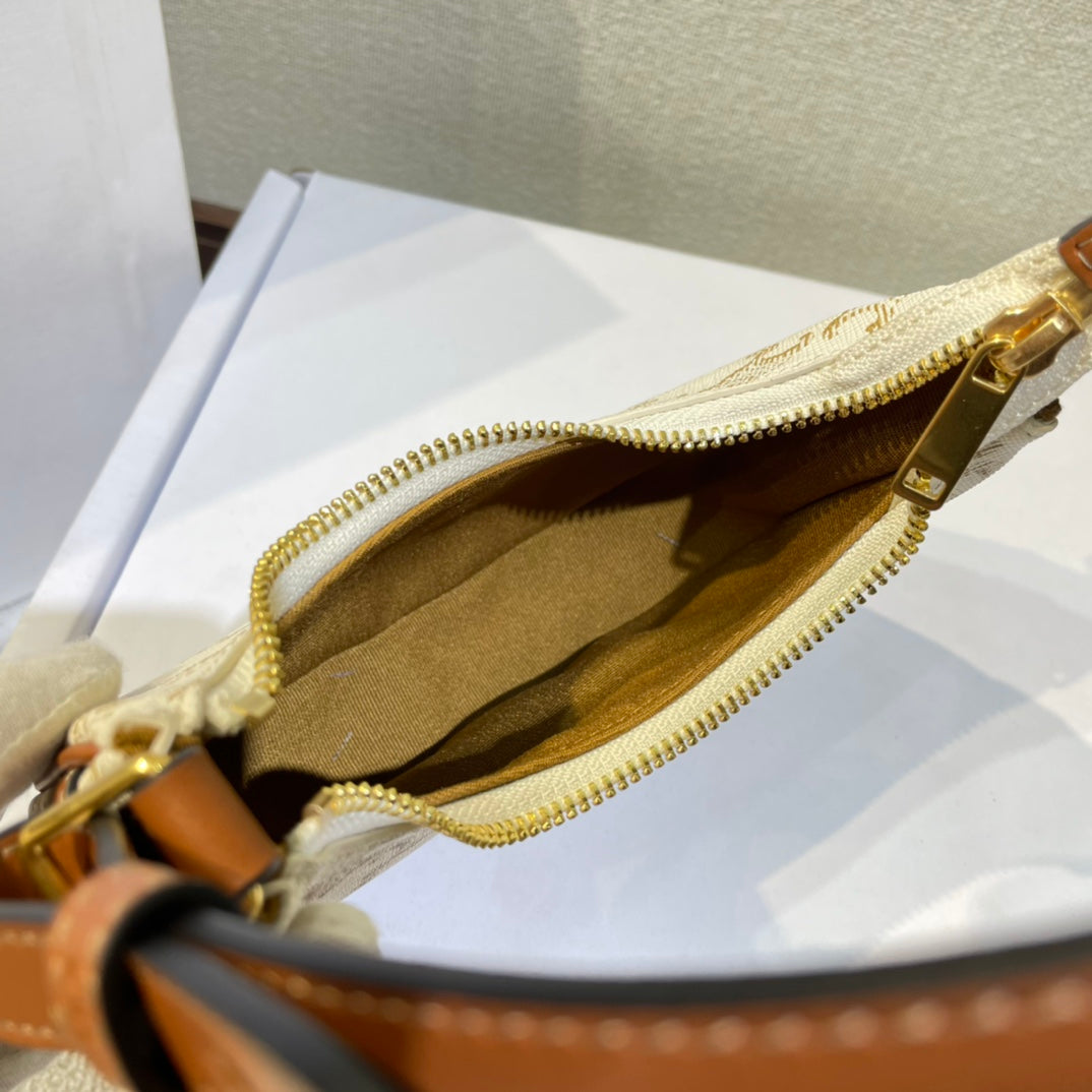 AVA BAG 75MM IN WHITE TRIOMPHE CANVAS AND CALFSKIN Amelia Amelia