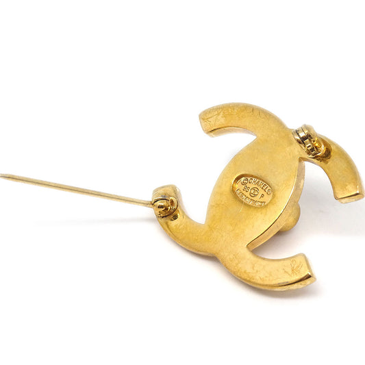 CHANEL 1996 Turnlock Brooch Pin Gold Small 02318