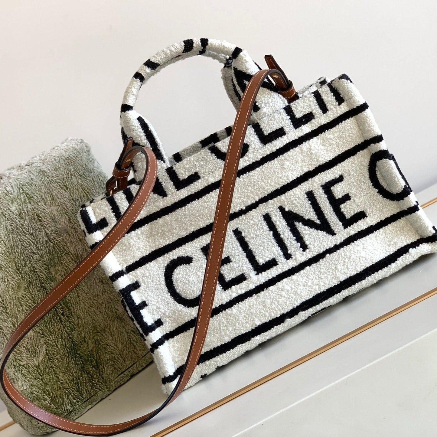 TRIPHOME 26 FABRIC WHITE BLACK Amelia