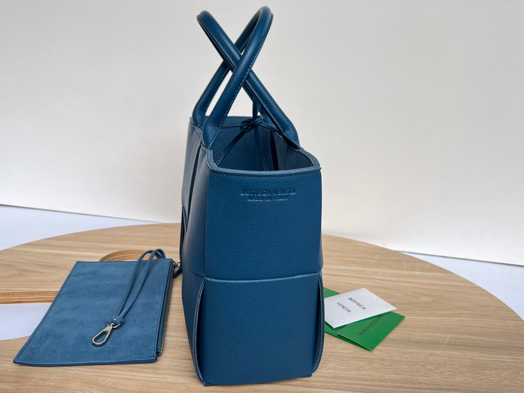 SMALL ARCO TOTE 30 IN AEGEAN BLUE CALFSKIN Amelia Amelia