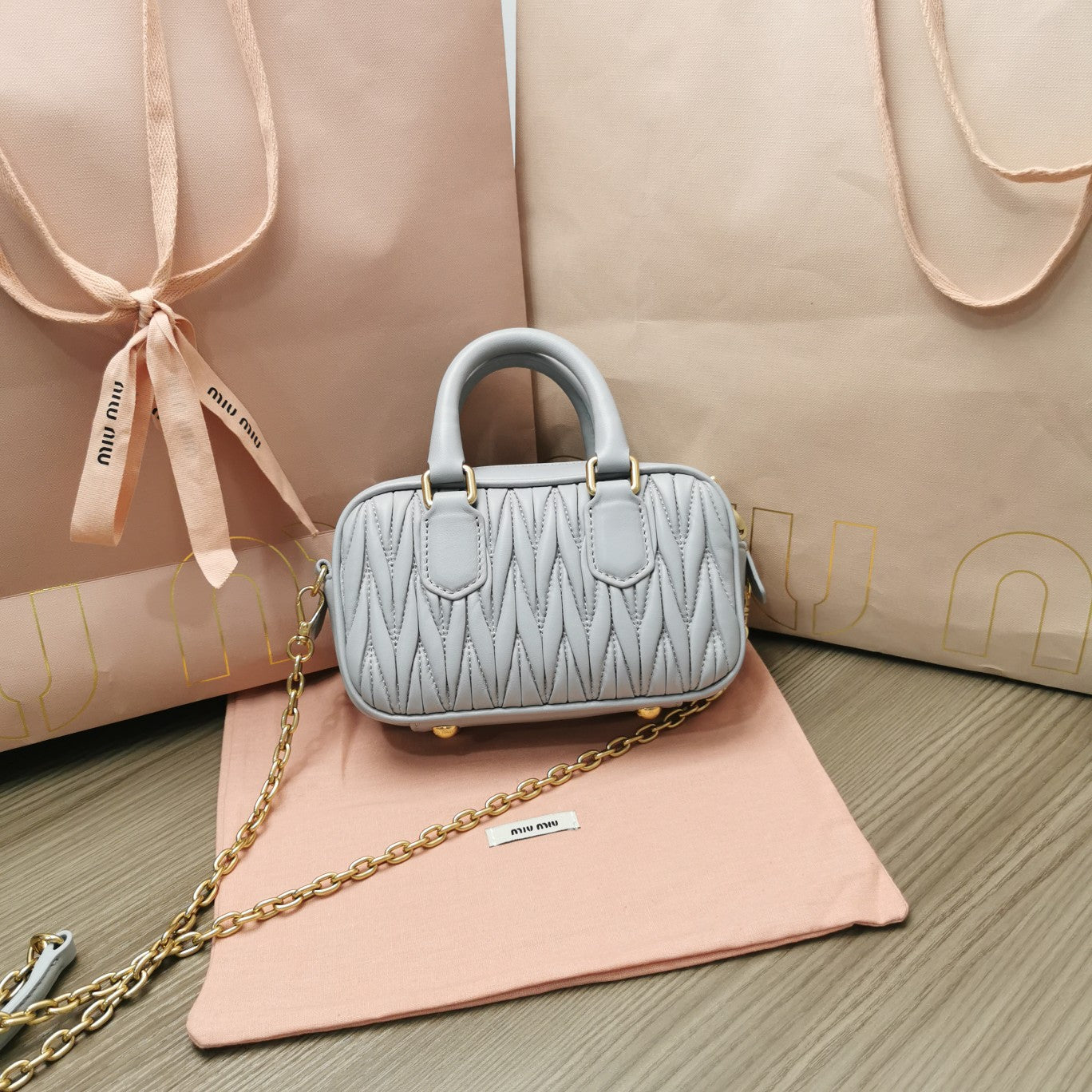 TOO PRETTY 17 HANDBAG LIGHT GREY LAMBSKIN Amelia