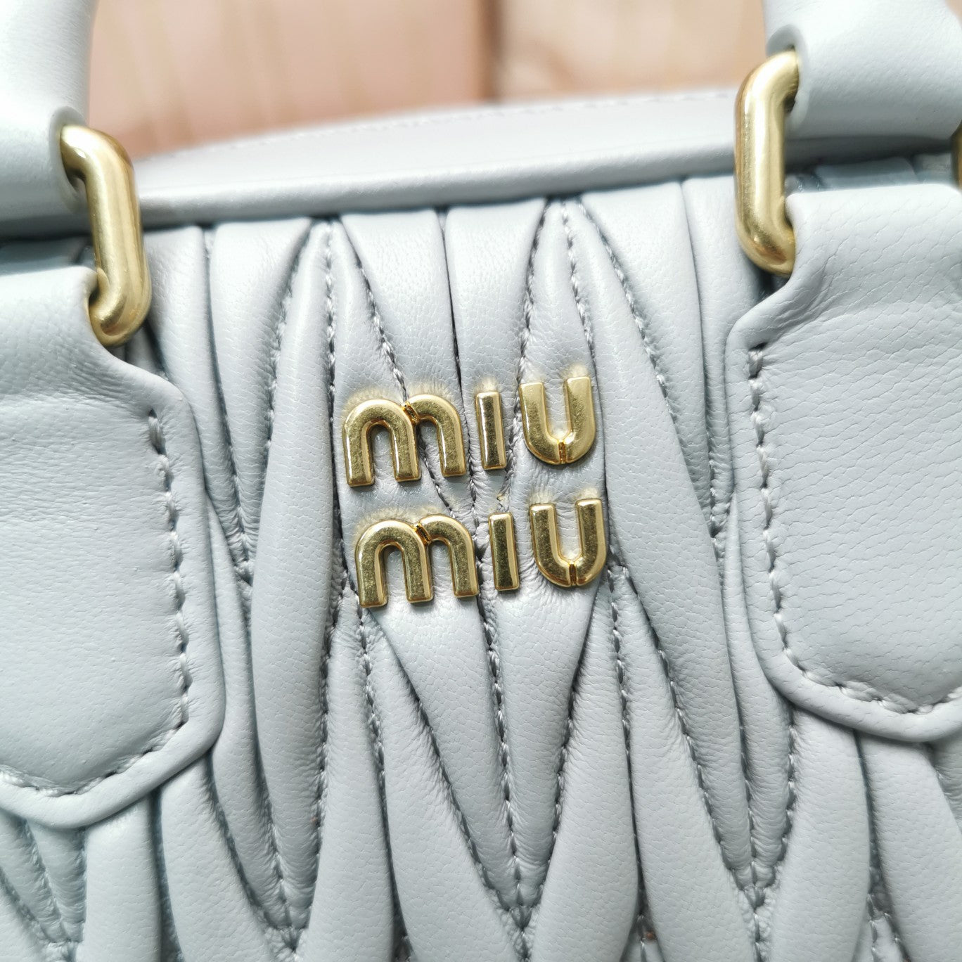 TOO PRETTY 17 HANDBAG LIGHT GREY LAMBSKIN Amelia