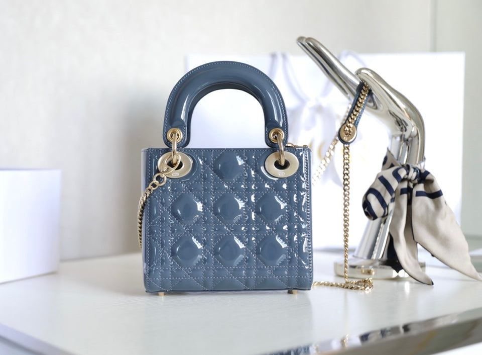 LADY 17 IN SKY AEGEAN BLUE WITH CANNAGE PATTERN Amelia