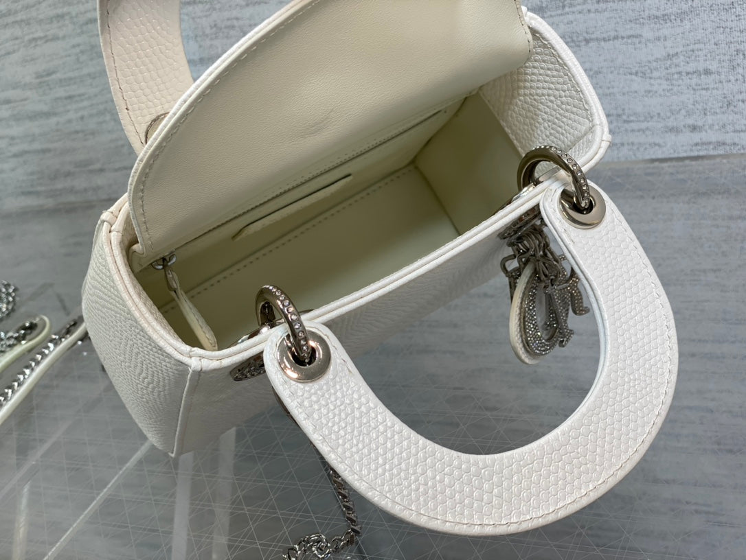 MINI LADY 17 BAG IN WHITE EMBOSSED LAMBSKIN WITH SILVER CLASP Amelia