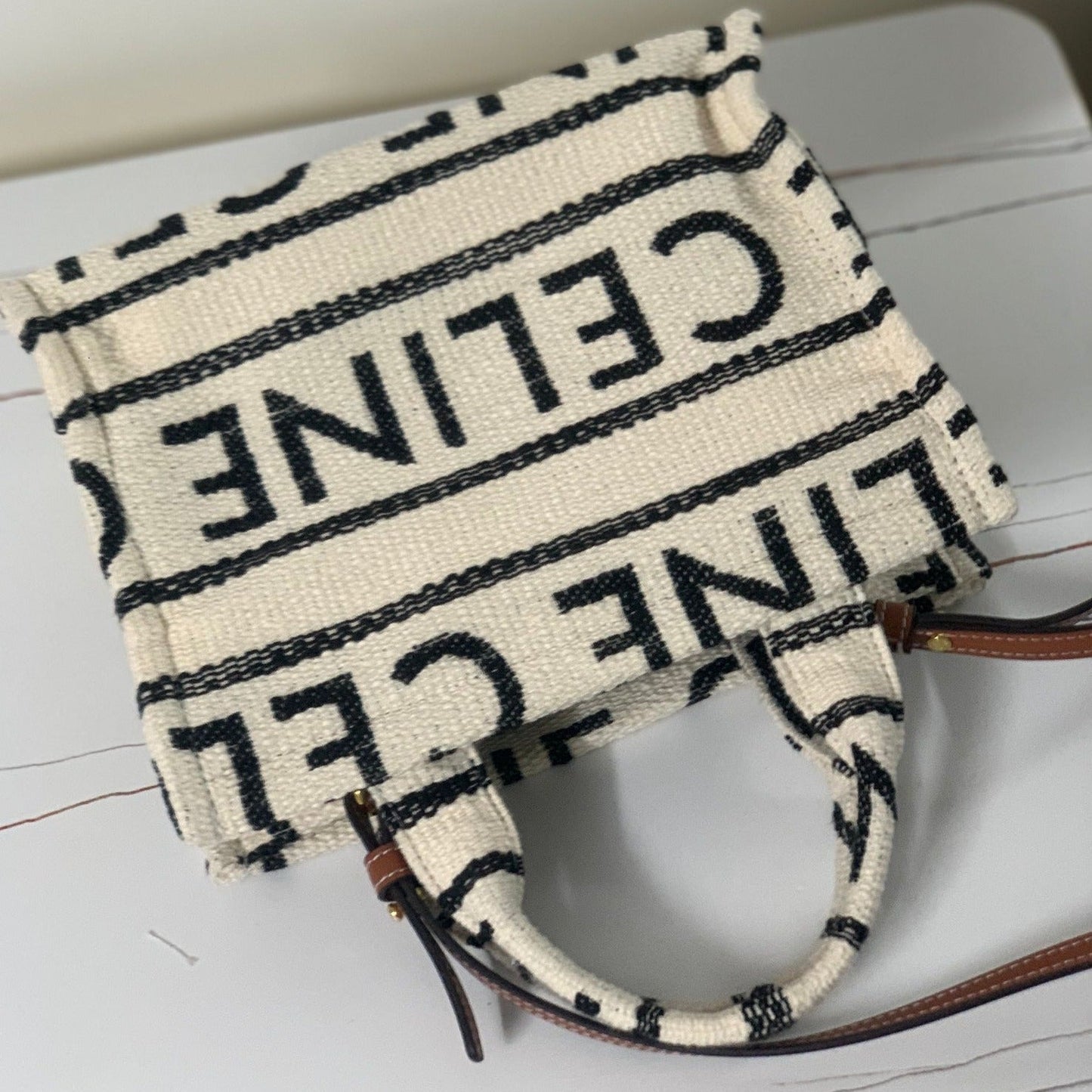 TRIPHOME 29 FABRIC WHITE BLACK Amelia Amelia