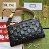 MATELASSÉ SHOULDER BAG 32 IN BLACK EMBOSSED CALFSKIN GOLD HARDWARE Amelia