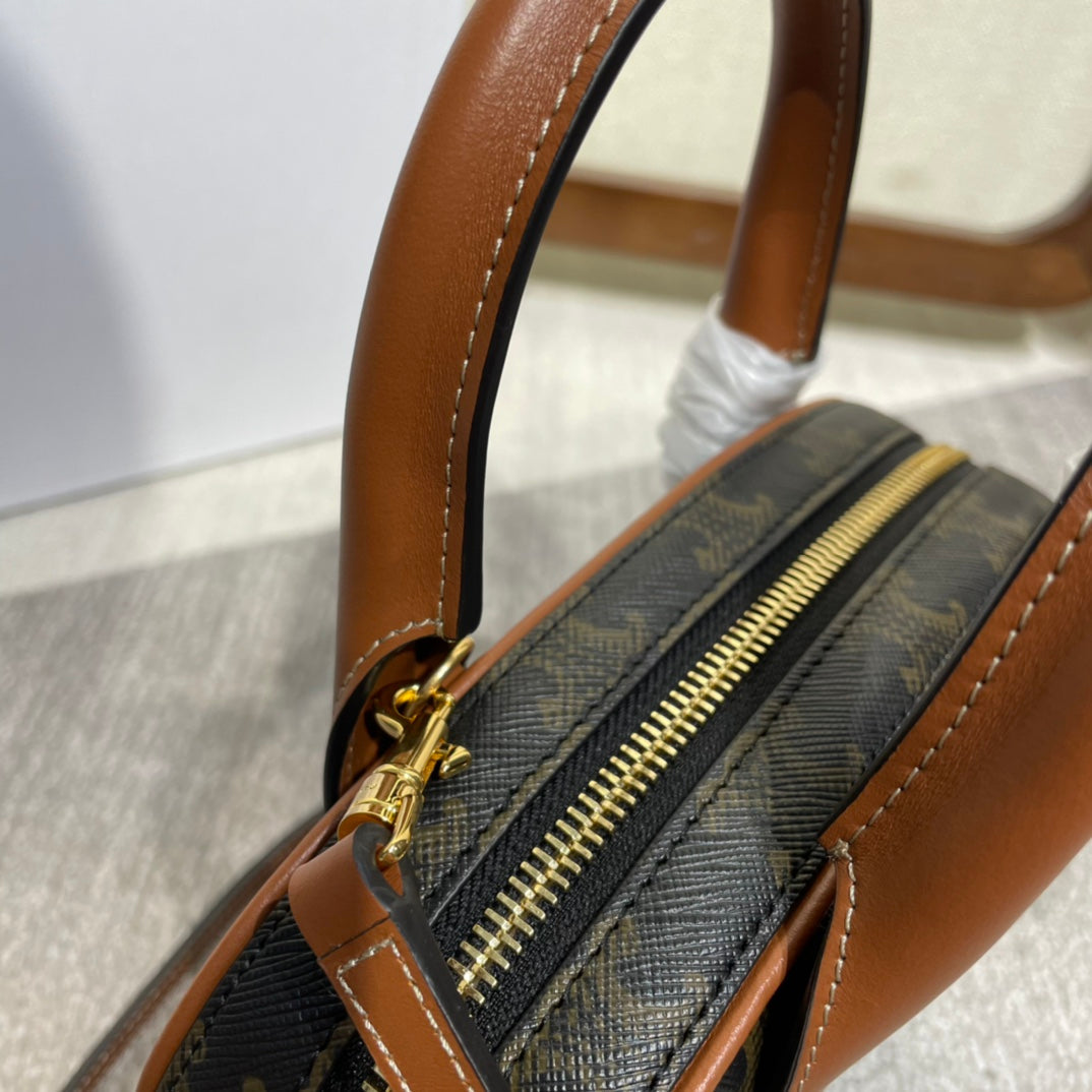 TOP HANDLE BAG 20 IN BLACK TRIOMPHE CANVAS AND BROWN CALFSKIN Amelia Amelia