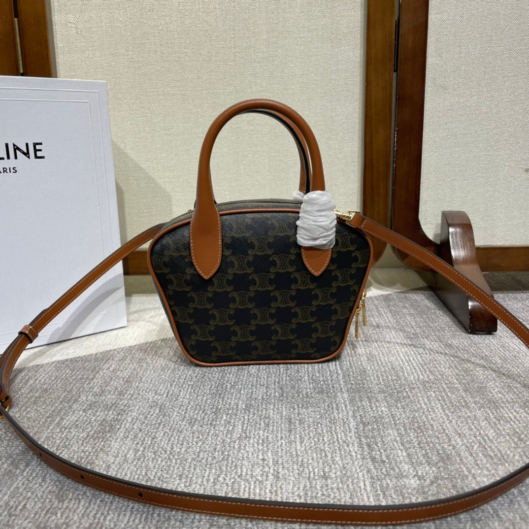 TOP HANDLE BAG 20 IN BLACK TRIOMPHE CANVAS AND BROWN CALFSKIN Amelia Amelia