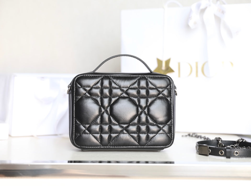 CARO BOX BAG 19 IN BLACK CALFSKIN Amelia