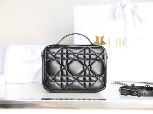 CARO BOX BAG 19 IN BLACK CALFSKIN Amelia