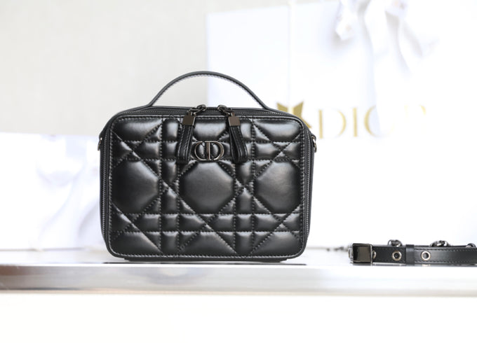 CARO BOX BAG 19 IN BLACK CALFSKIN Amelia