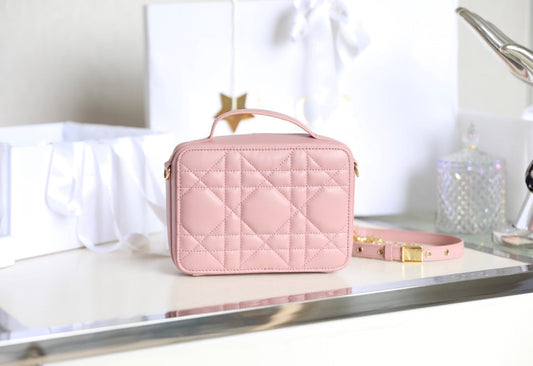 CARO BOX BAG 19 IN LIGHT PINK CALFSKIN Amelia