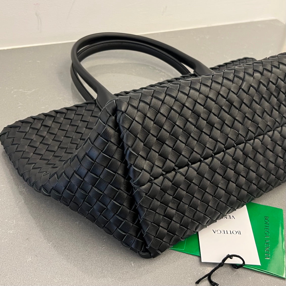 SMALL CABAT 32 IN BLACK LAMBSKIN Amelia Amelia