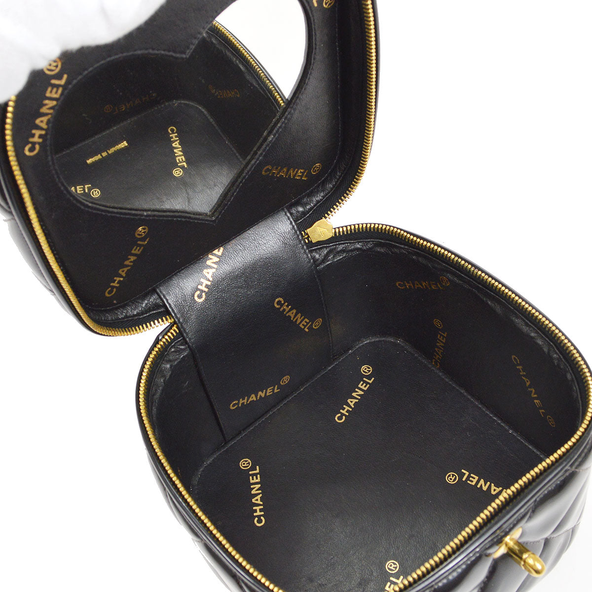 CHANEL 1995 Heart Mirror Vanity Handbag Black Patent Leather AK31412b