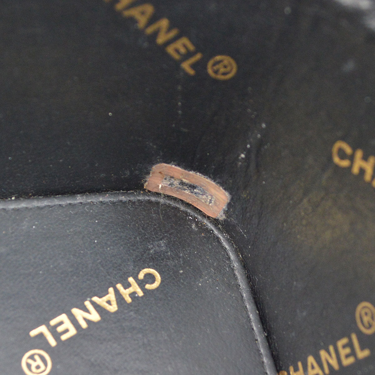 CHANEL 1995 Heart Mirror Vanity Handbag Black Patent Leather AK31412b