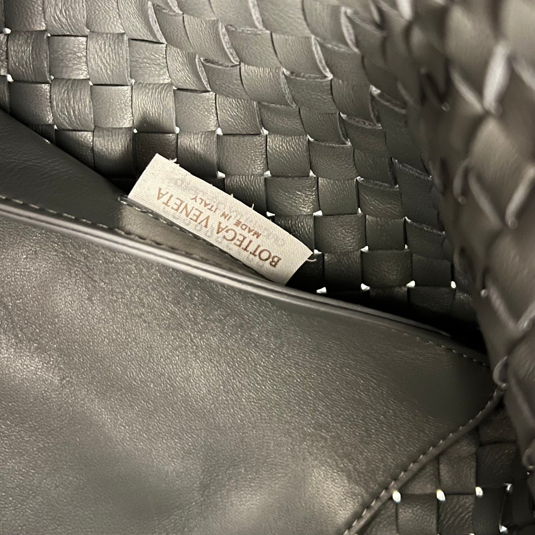 SMALL CABAT 32 IN SMOKE GRAY LAMBSKIN Amelia Amelia