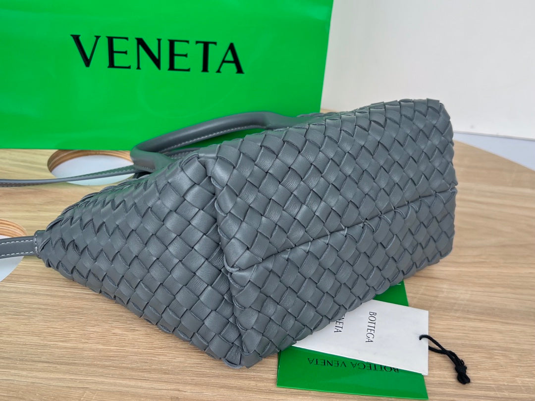 MINI CABAT 20 IN ONYX BLACK LAMBSKIN Amelia