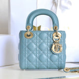 LADY 17 IN SKY BLUE LAMBSKIN WITH CANNAGE PATTERN Amelia