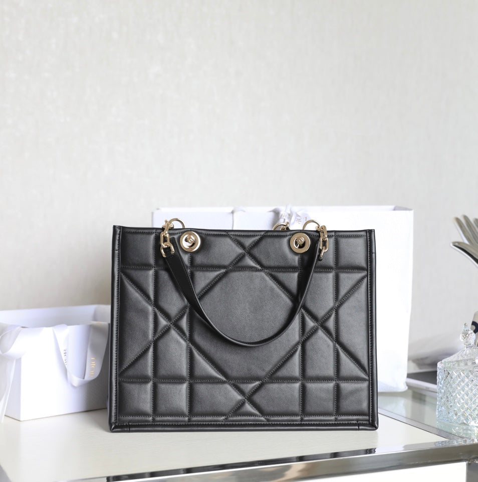 LARGE TOTE BOOK 36 BAG IN BLACK CALFSKIN Amelia