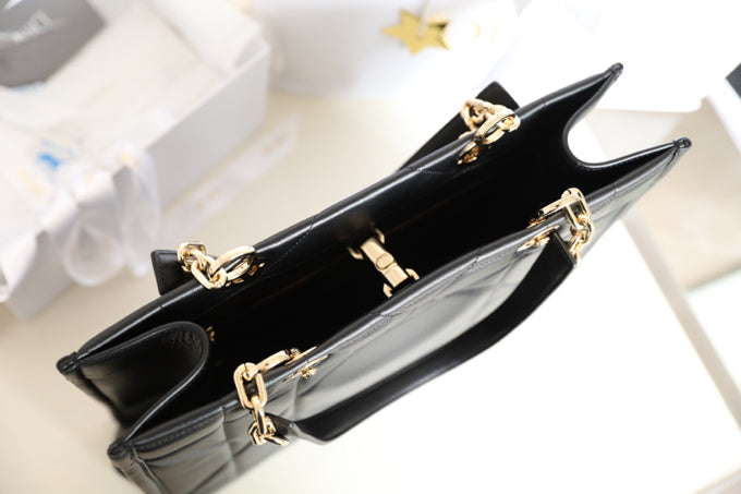 MEDIUM TOTE BOOK 26 BAG IN BLACK CALFSKIN Amelia