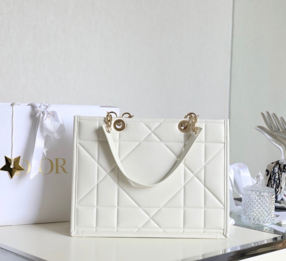LARGE TOTE BOOK 36 BAG IN WHITE CALFSKIN Amelia