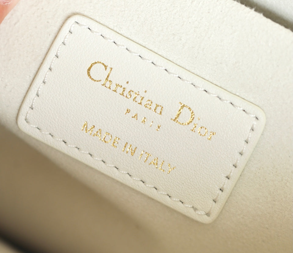MEDIUM TOTE BOOK 26 BAG IN WHITE CALFSKIN Amelia