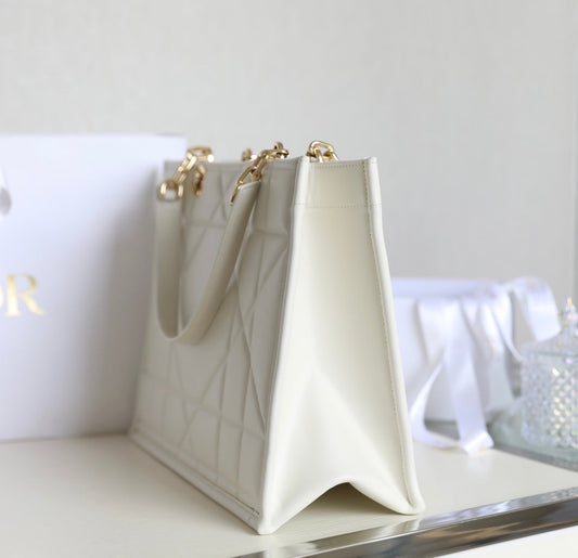 MEDIUM TOTE BOOK 26 BAG IN WHITE CALFSKIN Amelia