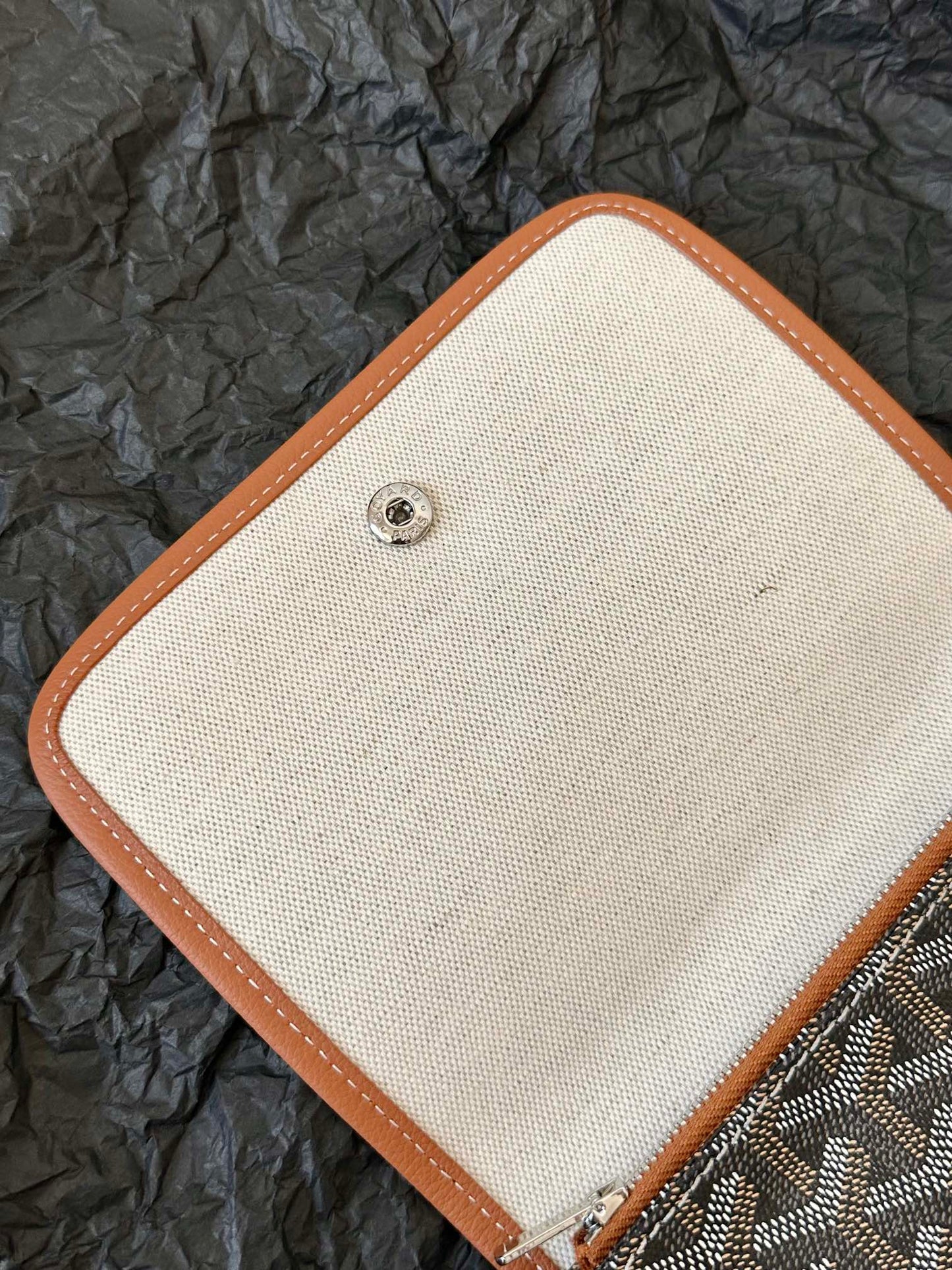 PLUMET POCKET WALLET 20 IN BLACK GOYARDINE CANVAS AND TAN LAMBSKIN TRIM Amelia