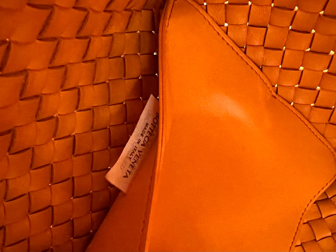 SMALL CABAT 32 IN UT ORANGE LAMBSKIN Amelia