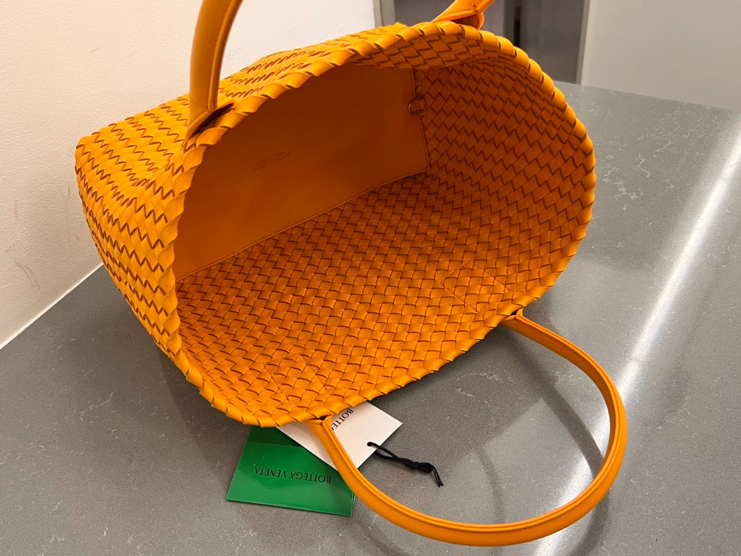 SMALL CABAT 32 IN UT ORANGE LAMBSKIN Amelia