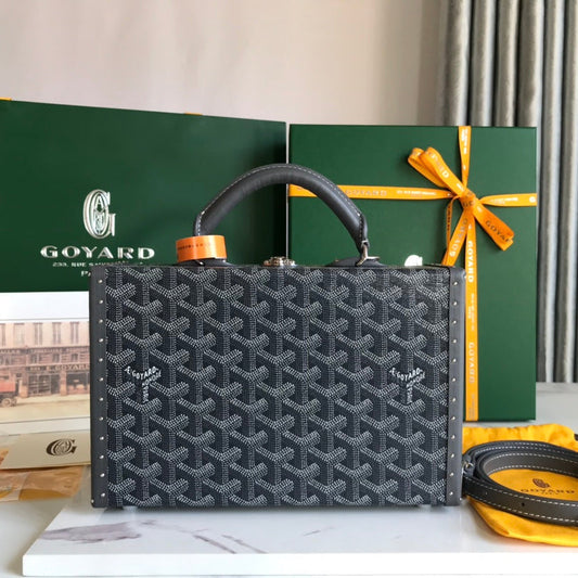 GRAND HÔTEL TRUNK BAG 24 IN GREY BLACK GOYARDINE CANVAS AND CALFSKIN Amelia