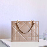 MEDIUM TOTE BOOK 26 BAG IN BEIGE CREAM CALFSKIN Amelia