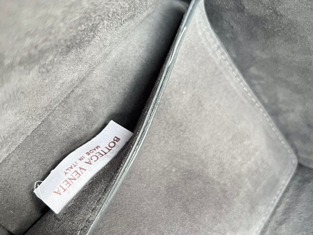 ARCO TOTE 36 IN TROUT GRAY CALFSKIN Amelia Amelia