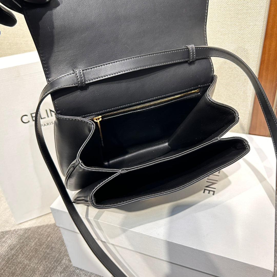 TABOU FLAP BAG 22 IN BLACK SMOOTH CALFSKIN GOLD LOCK Amelia